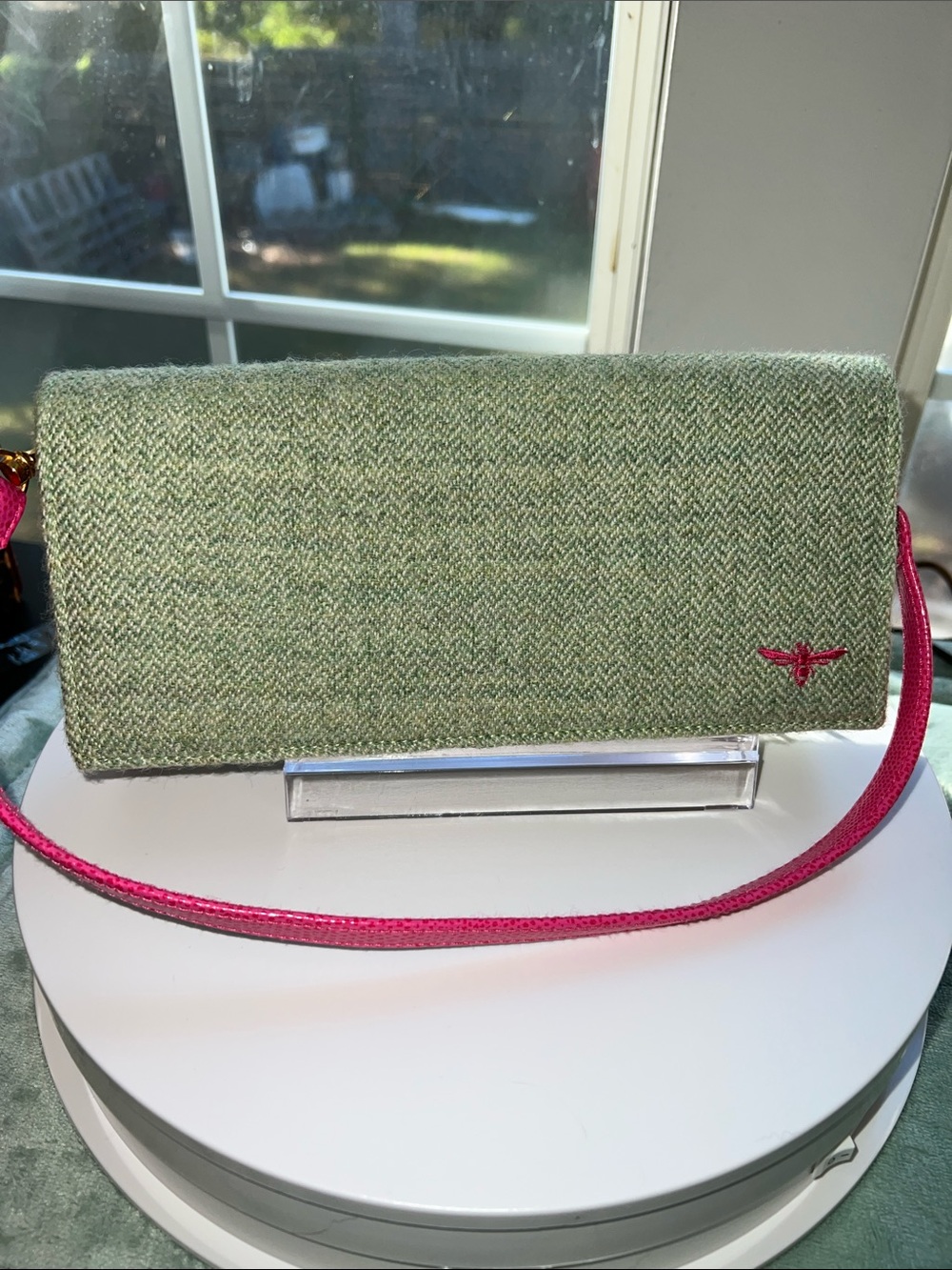 Buzz by Jane fox Green Tweed Crossbody Clutch with Pink Strap pink inside